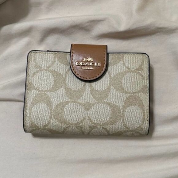COACH Women's Luxury Wallet PreLoved Excellent Condition AUTHENTIC - Picture 1 of 4